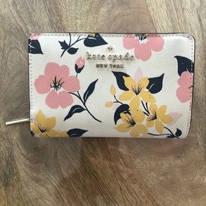 Floral Kate Spade Wallet - excellent used condition